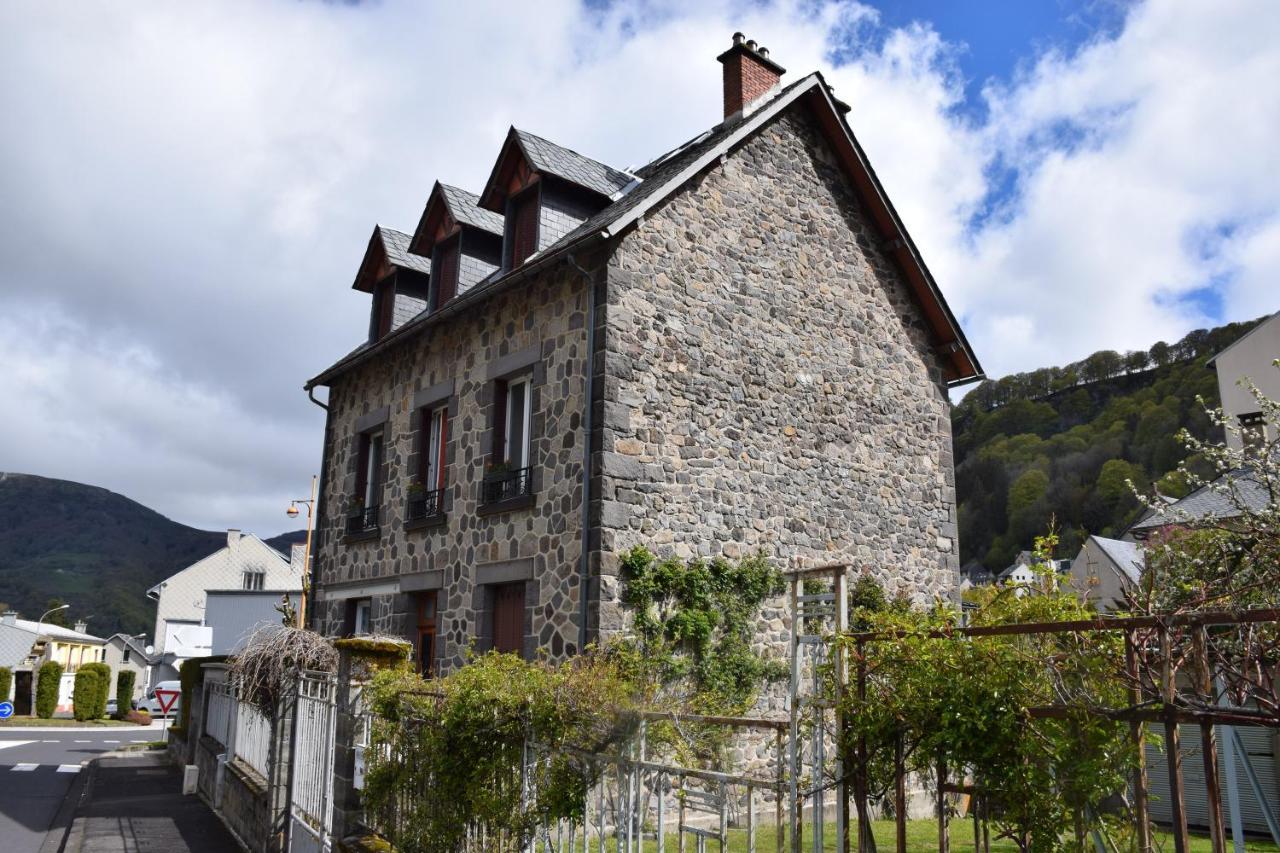 Petit Duplex De Charme Sous Les Toits Du Mont-Dore Exterior foto